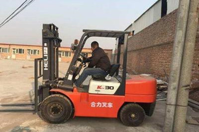 新疆考取叉車操作證 裝卸搬運作業的三大硬性要求解析